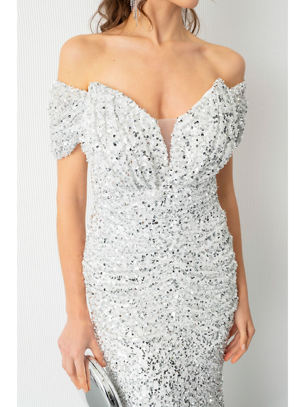 Gri Kadın Gümüş Kayık Yaka Kısa Kol Payetli Uzun Abiye Elbise-3