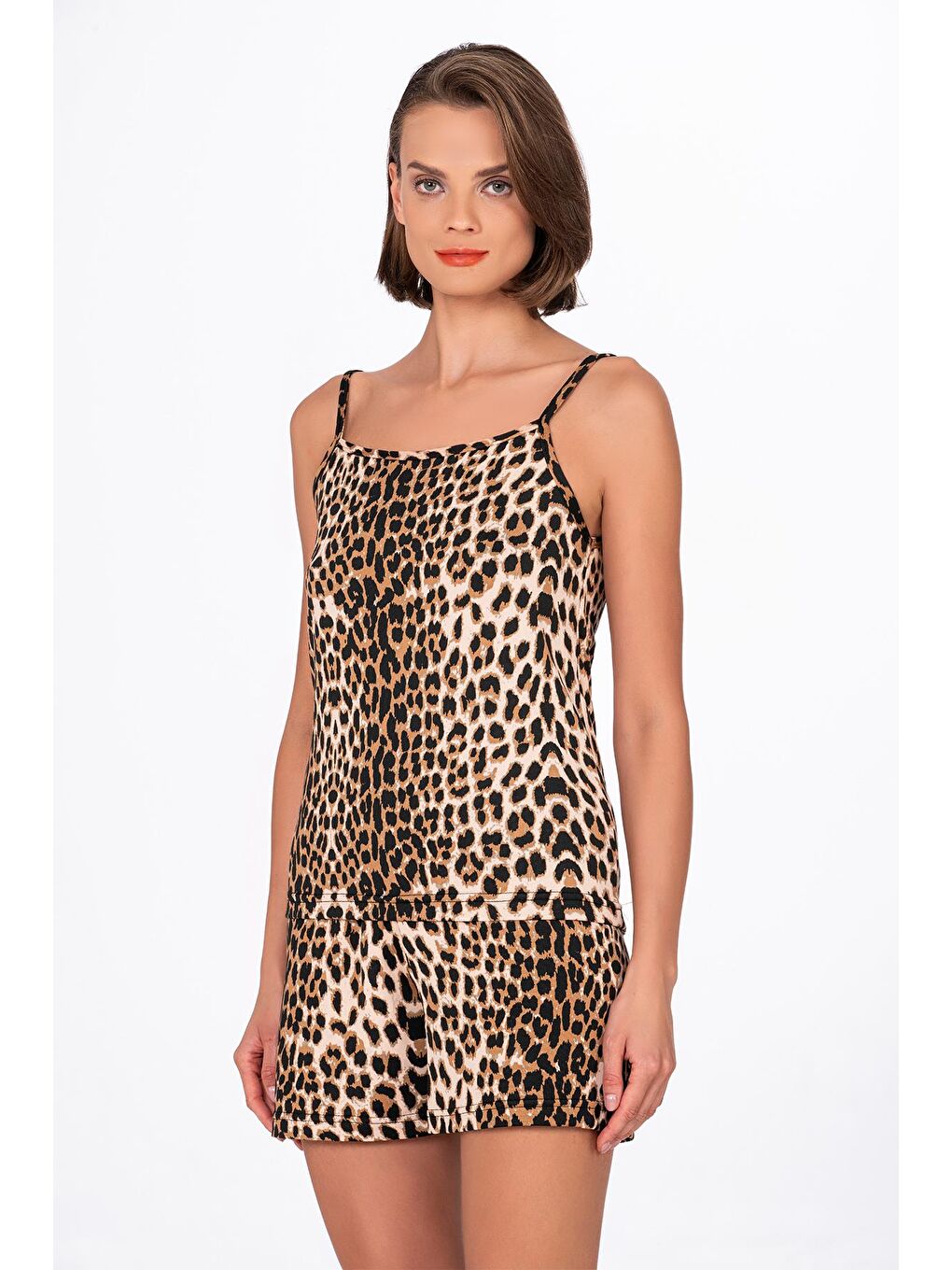 Bej Kadın Koyu Leopar Desenli İp Askılı Şortlu Pijama Takımı-3
