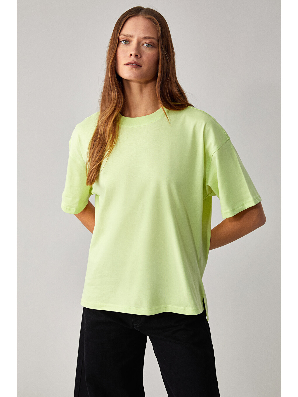 Yeşil Jemmy Kadın %100 Organik Pamuk Relaxed Fit Yırtmaçlı Yuvarlak Yakalı NEONYEŞİL-YEŞİL T-Shirt-2