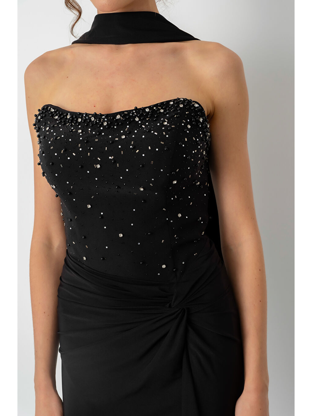 Kadın Siyah Şal Yaka Taşlı Düğüm Detay Uzun Abiye Elbise-3