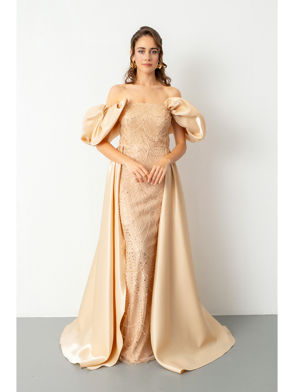 Kadın Bej Kayık Yaka Saten Kuyruklu Uzun Boncuklu Abiye-2
