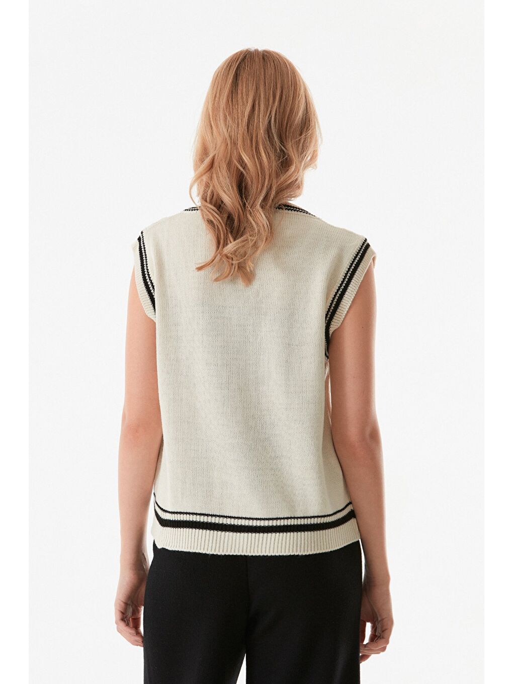 Ekru Saç Örgülü Düğmeli Triko Yelek-4