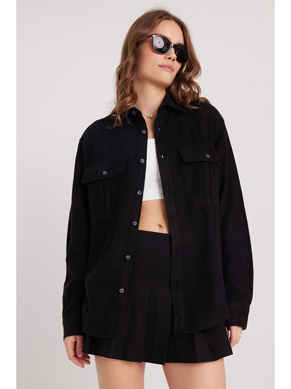 Kadın Relax Fit Rahat Kesim Oduncu Çift Cepli Düğmeli Düz Siyah Kışlık Gömlek-4