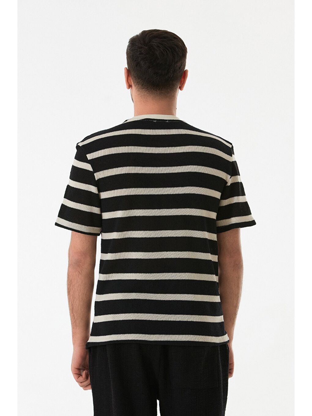 Siyah Çizgili Ajurlu Bisiklet Yaka Triko Tişört-2