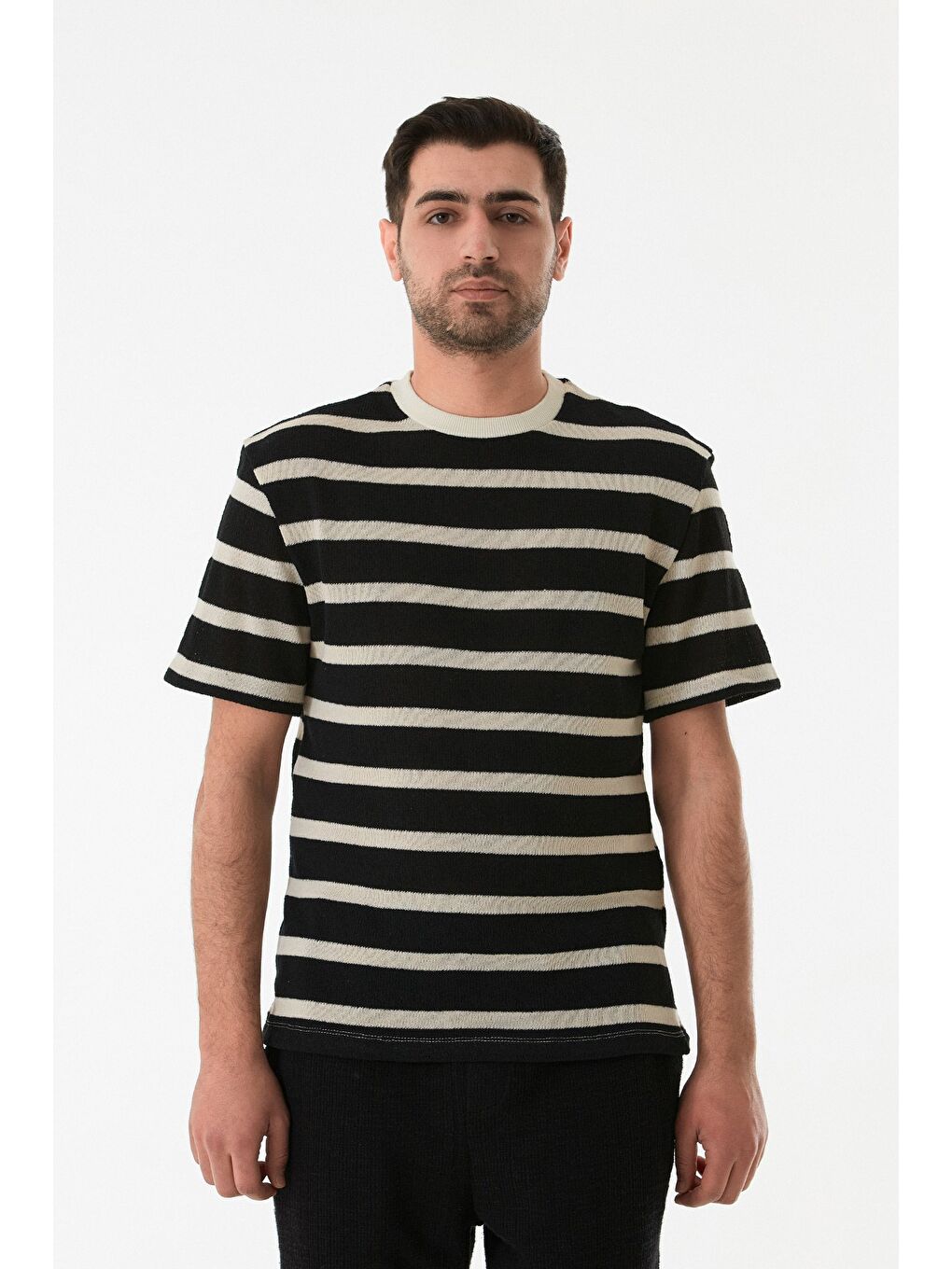 Siyah Çizgili Ajurlu Bisiklet Yaka Triko Tişört-4