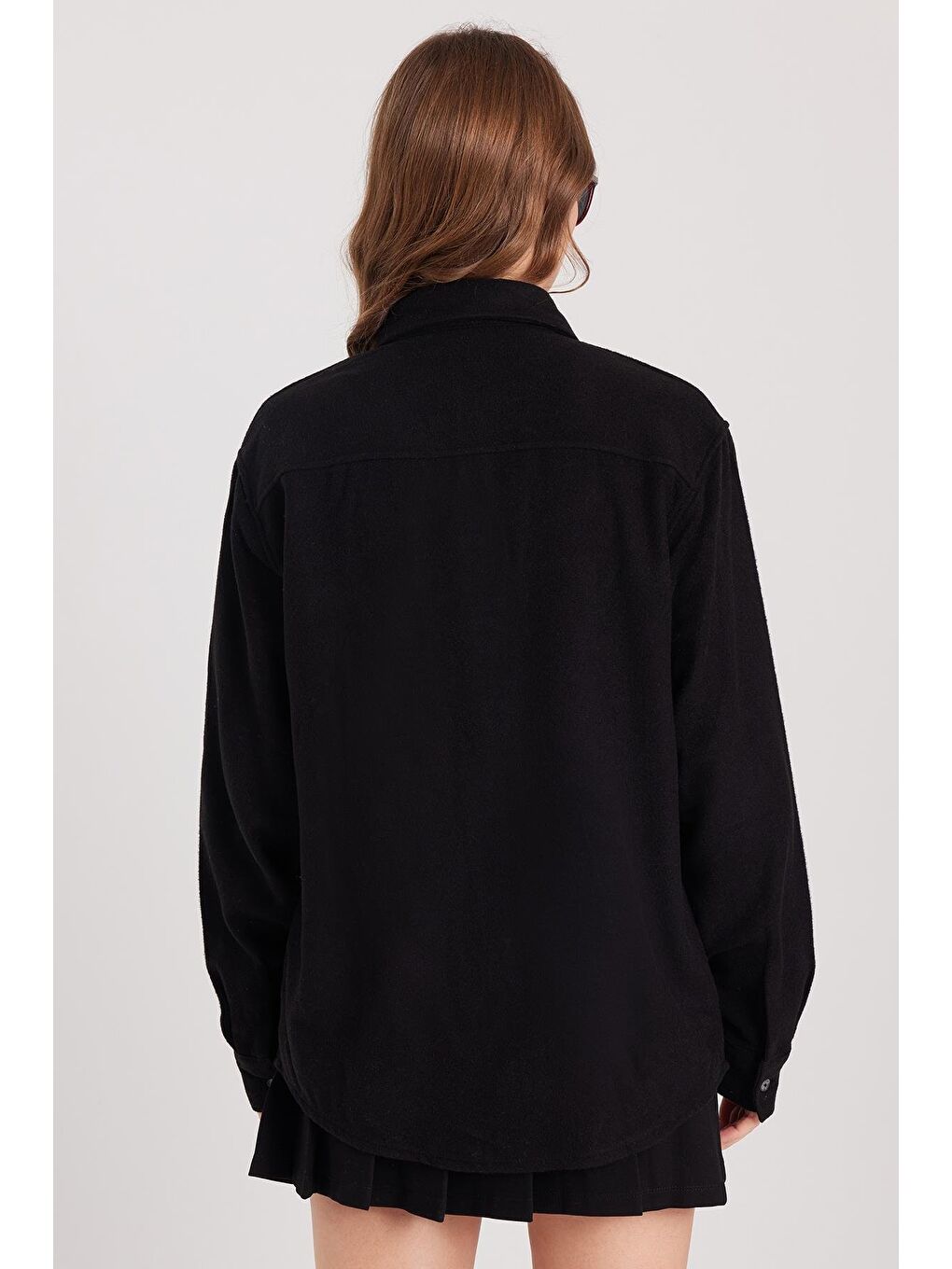 Kadın Relax Fit Rahat Kesim Oduncu Çift Cepli Düğmeli Düz Siyah Kışlık Gömlek-6