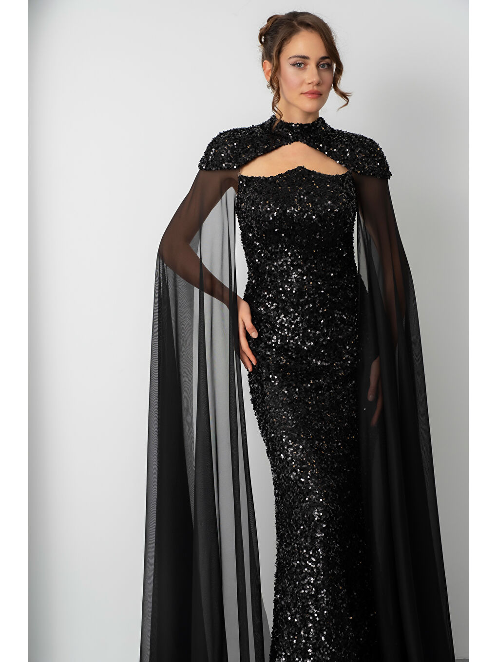 Kadın Siyah Tül Pelerinli Straplez Uzun Pullu Abiye Elbise-2