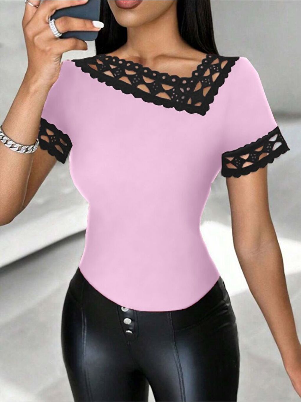 Pembe Kadın Kısa Kollu Dantel Yaka Viskon Bluz