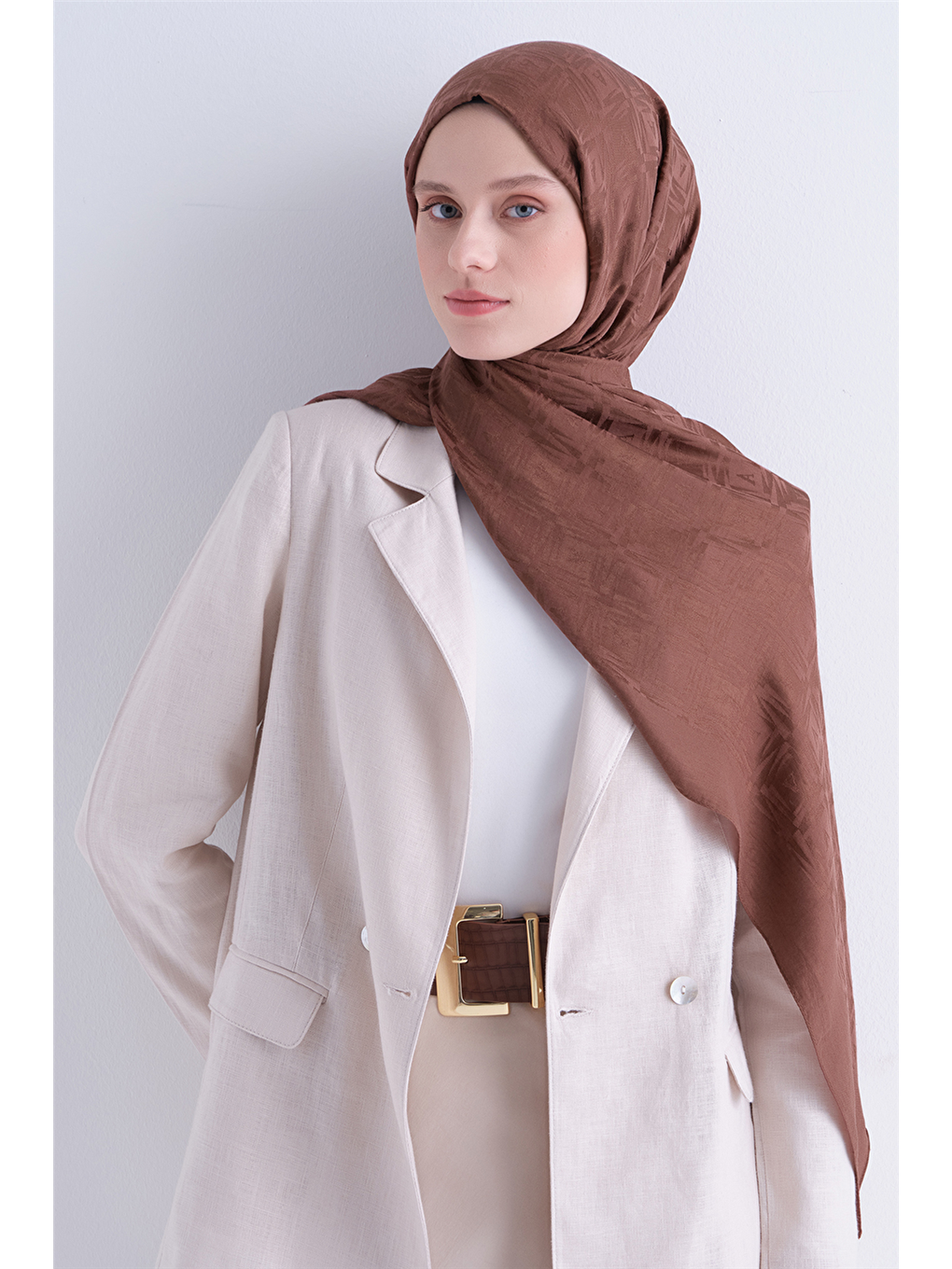 Kahverengi Lyocell Naia Kare Monogram Şal 6 101-1