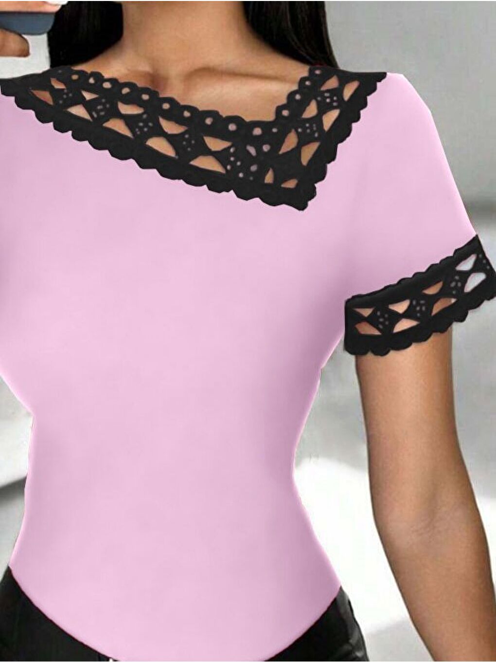 Pembe Kadın Kısa Kollu Dantel Yaka Viskon Bluz-1