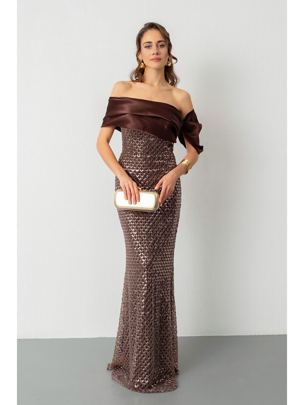 Kadın Kahverengi Yaka Detay Boncuklu Uzun Abiye Elbise-1