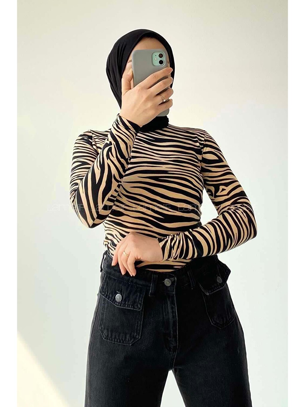 Kahverengi Yarım Balıkçı Yaka Zebra Desenli Body Sütlü Kahve