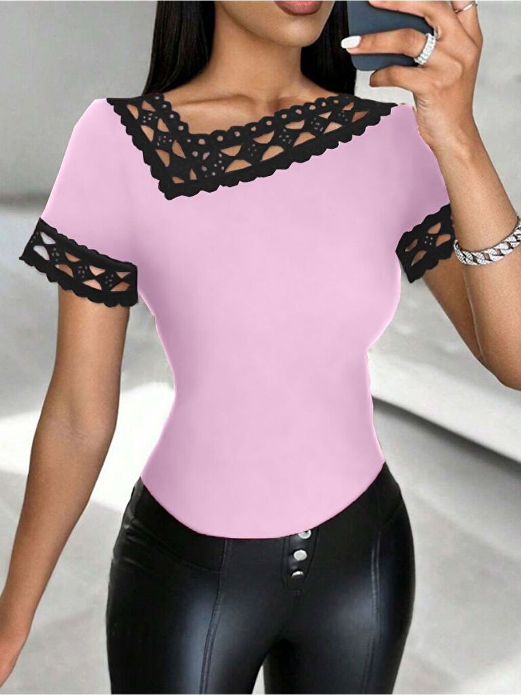 Pembe Kadın Kısa Kollu Dantel Yaka Viskon Bluz-2