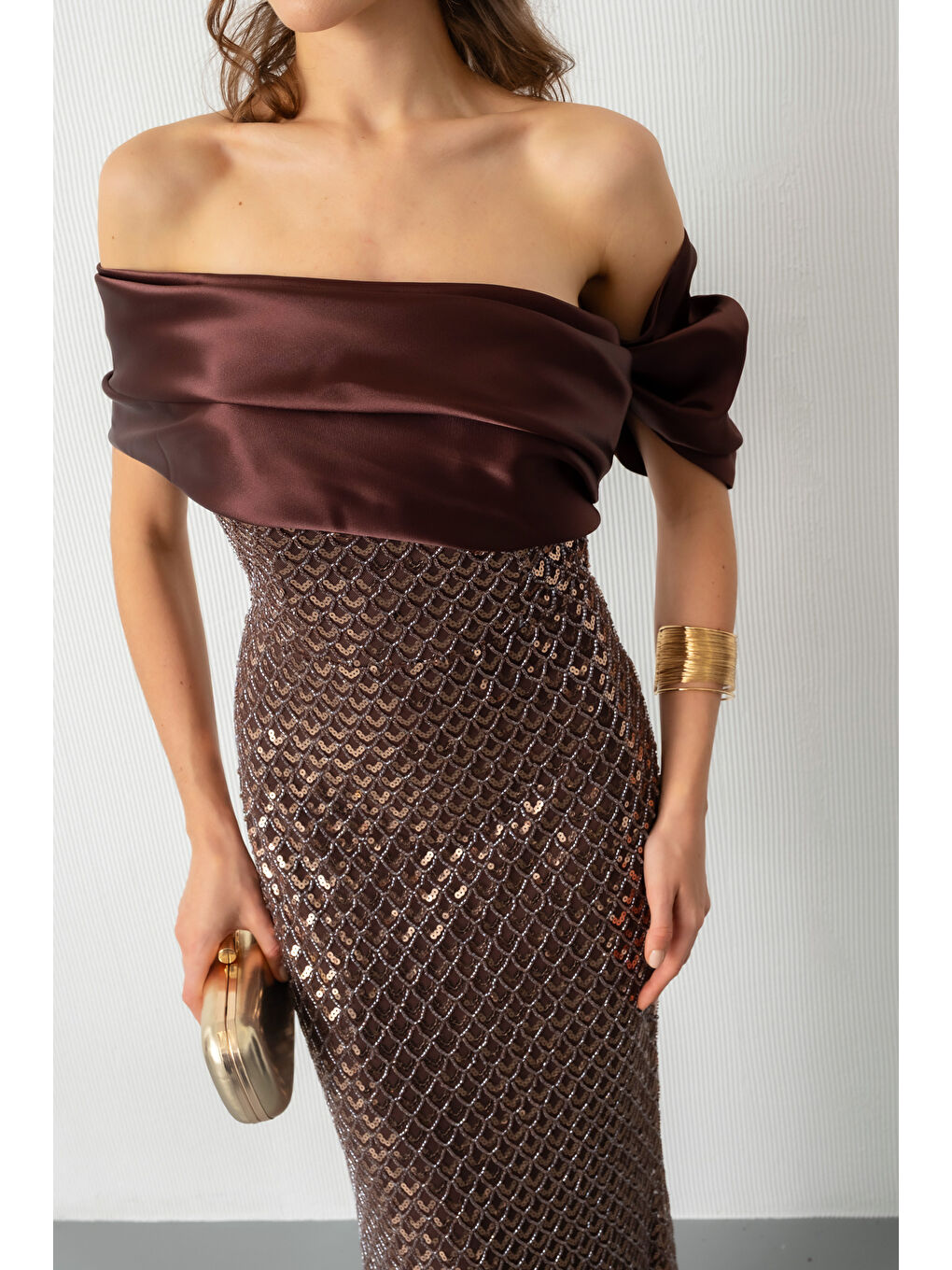 Kadın Kahverengi Yaka Detay Boncuklu Uzun Abiye Elbise-3