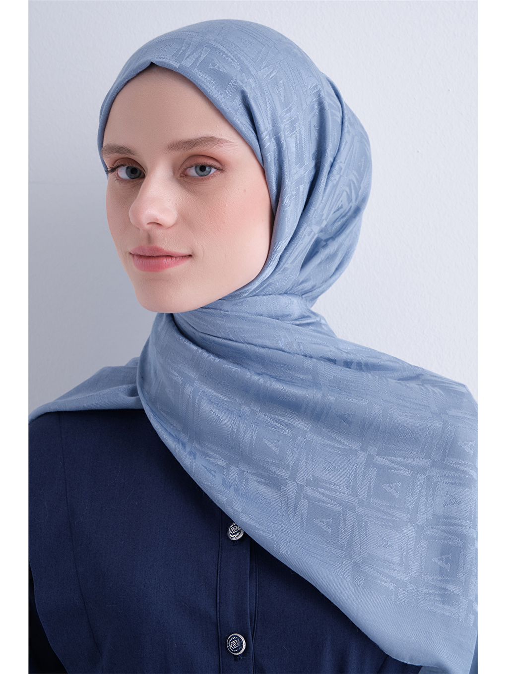 Mavi Lyocell Naia Kare Monogram Şal 6 24-2