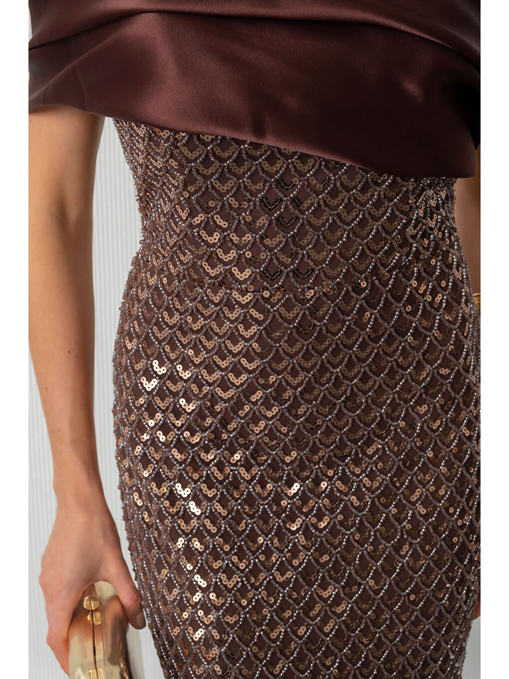 Kadın Kahverengi Yaka Detay Boncuklu Uzun Abiye Elbise-4