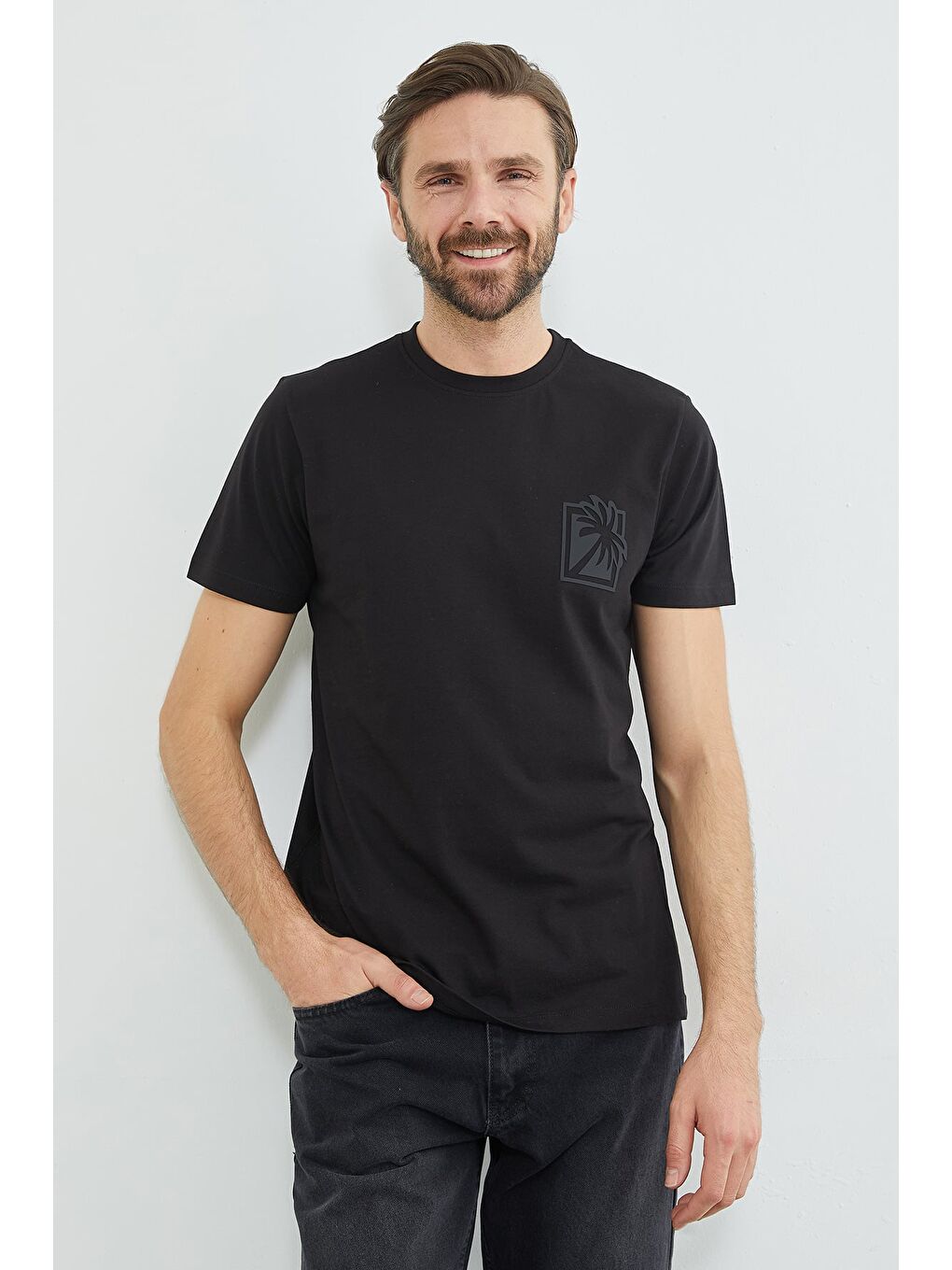 Siyah Palmiye Kabartma Baskılı Bisiklet Yaka Tişört
