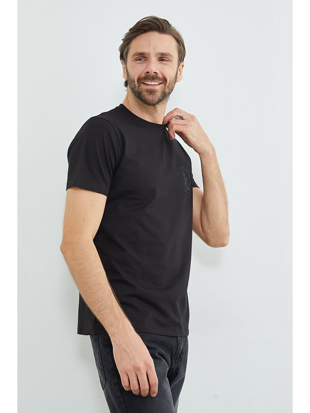 Siyah Palmiye Kabartma Baskılı Bisiklet Yaka Tişört-1