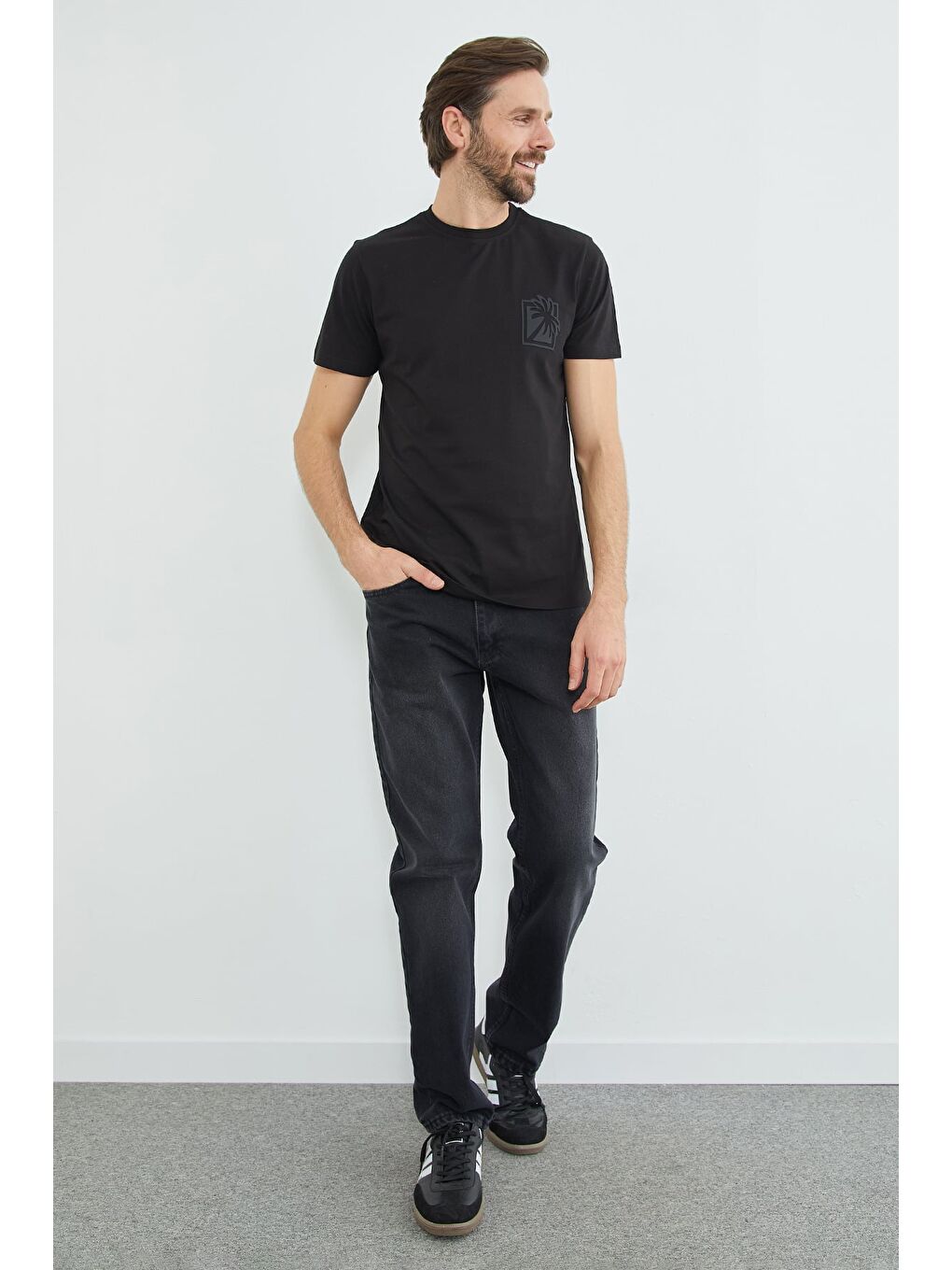 Siyah Palmiye Kabartma Baskılı Bisiklet Yaka Tişört-2