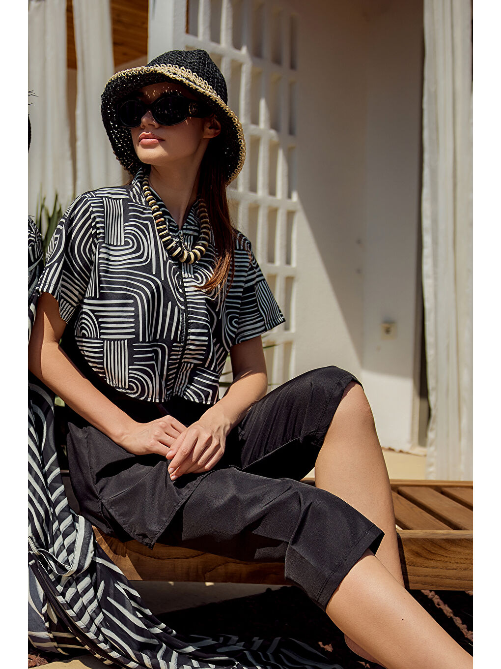 Siyah Önü Kapaklı Paraşüt Kısa Kollu Yarı Kapalı Mayo Nurel R2604-2