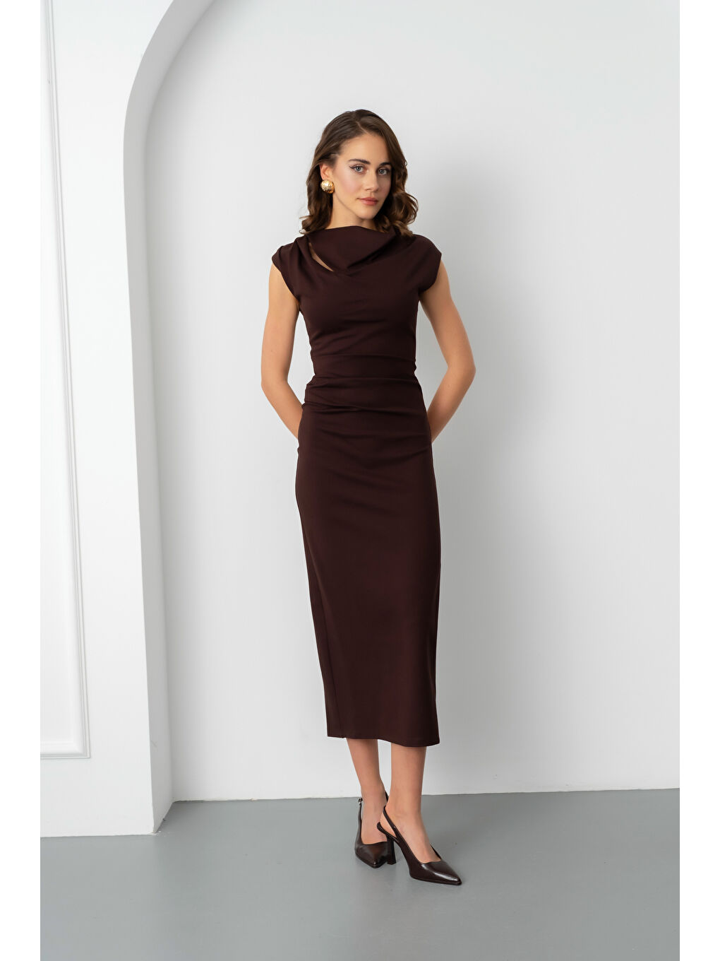 Kadın Kahverengi Yaka Detay Midi Davet Elbisesi-1