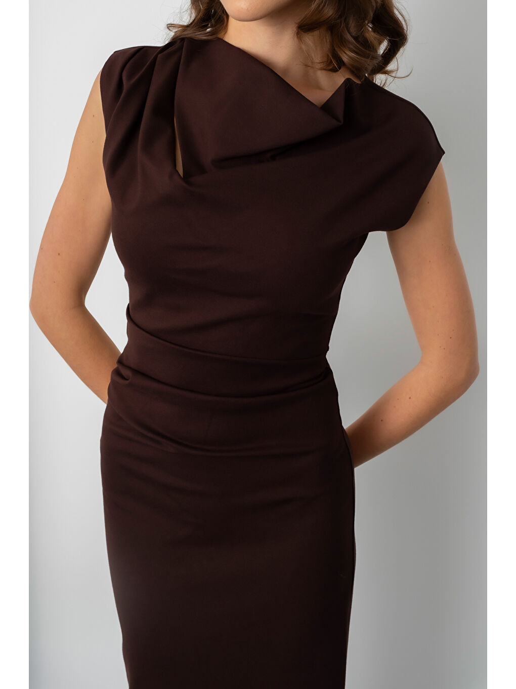 Kadın Kahverengi Yaka Detay Midi Davet Elbisesi-4