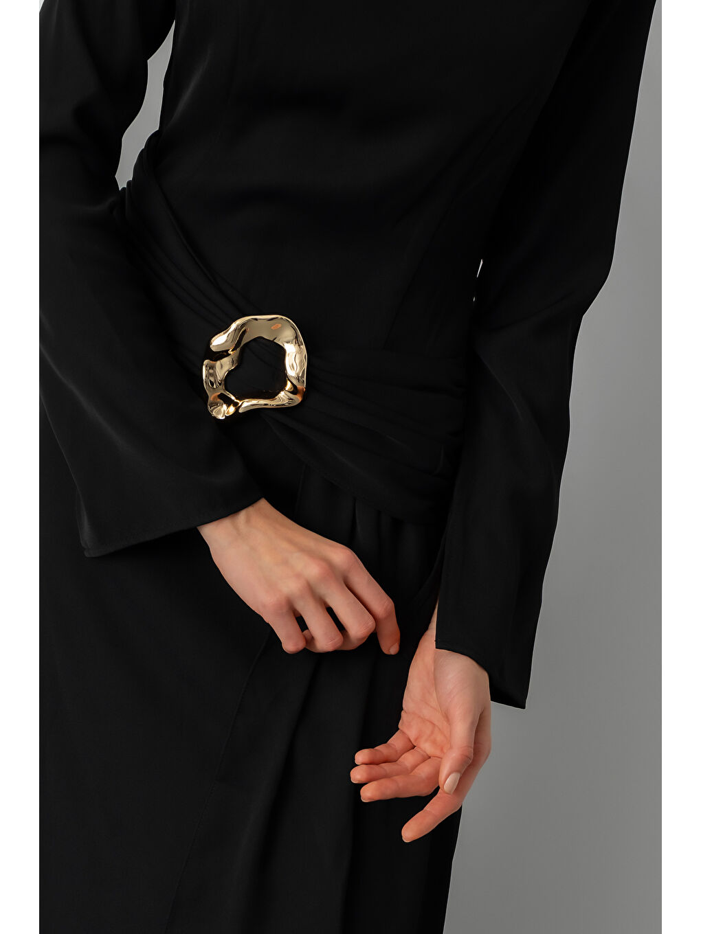 Kadın Siyah Aksesuar Detay Uzun Elbise-3