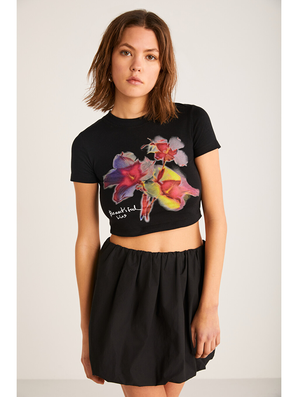 Jess Kadın Çiçek Baskı Detaylı Kısa Kollu Bisiklet Yaka Crop Siyah T-shirt-2