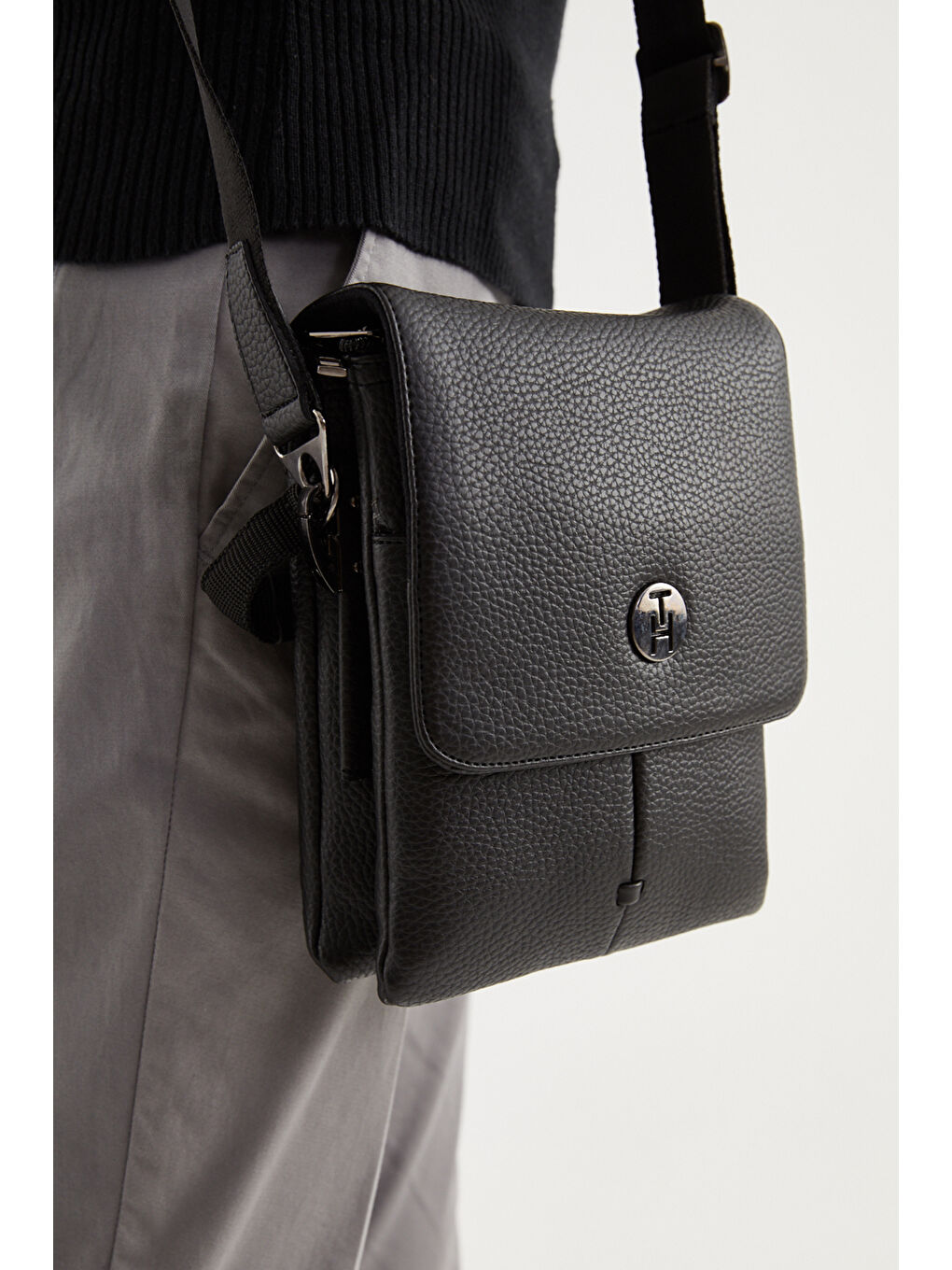 Erkek Postacı Çantası TH-WS400600 Siyah-3