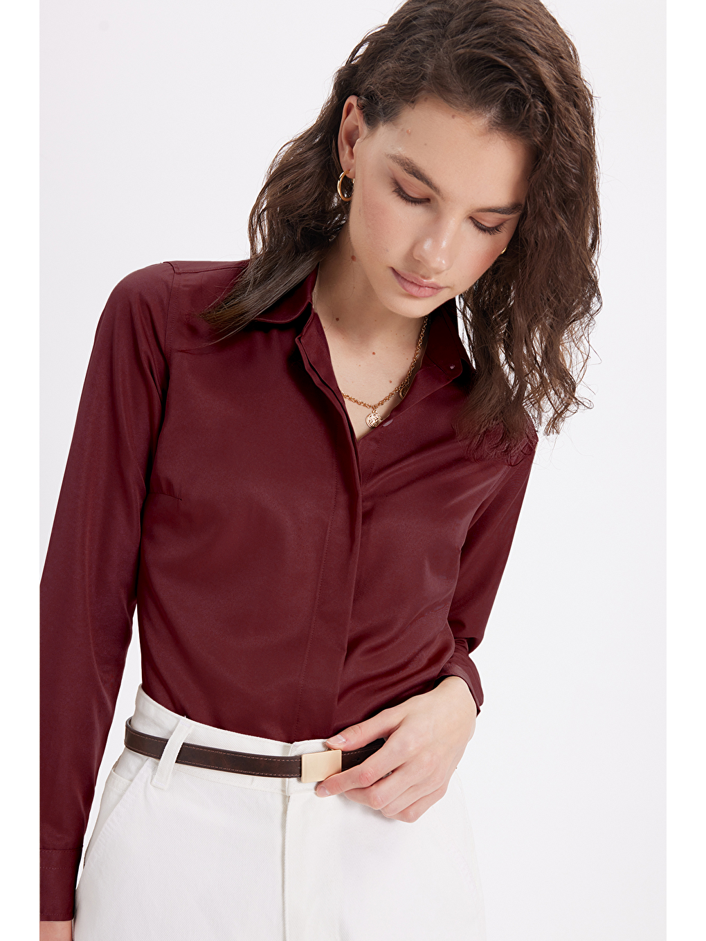 Kadın Slim Fit Dar Kesim Vucüda Oturan Uzun Kollu Gizli Düğme Detaylı Bordo Basic Gömlek-2