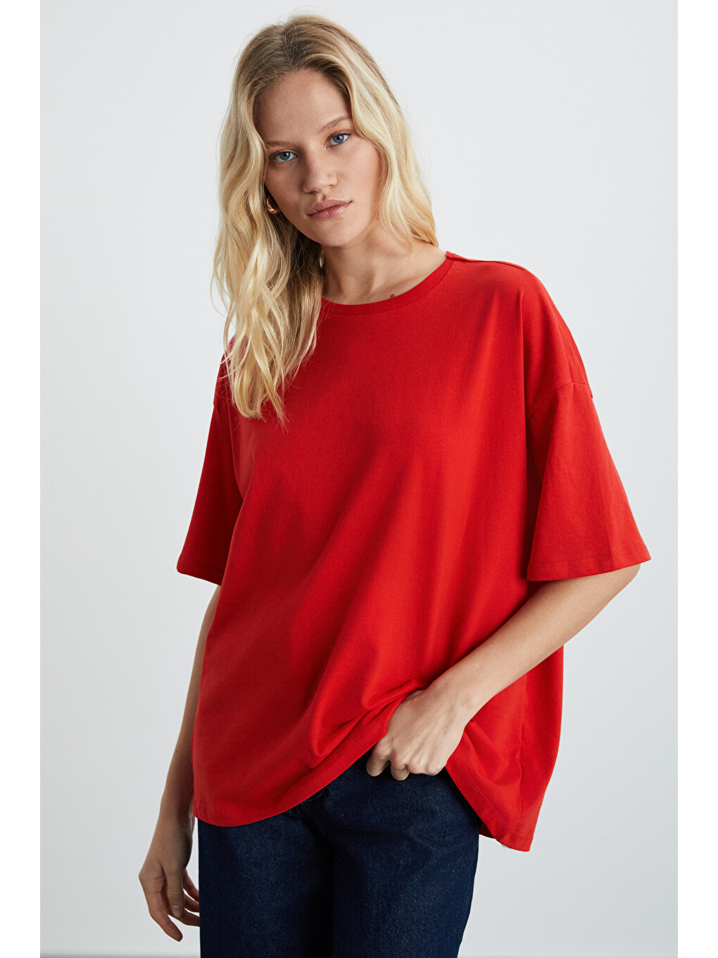 Kırmızı LAGERTHA Kadın %100 organik Pamuklu Kalın Dokulu Oversize Fit Yuvarlak Yakalı KIRMIZI T-Shirt