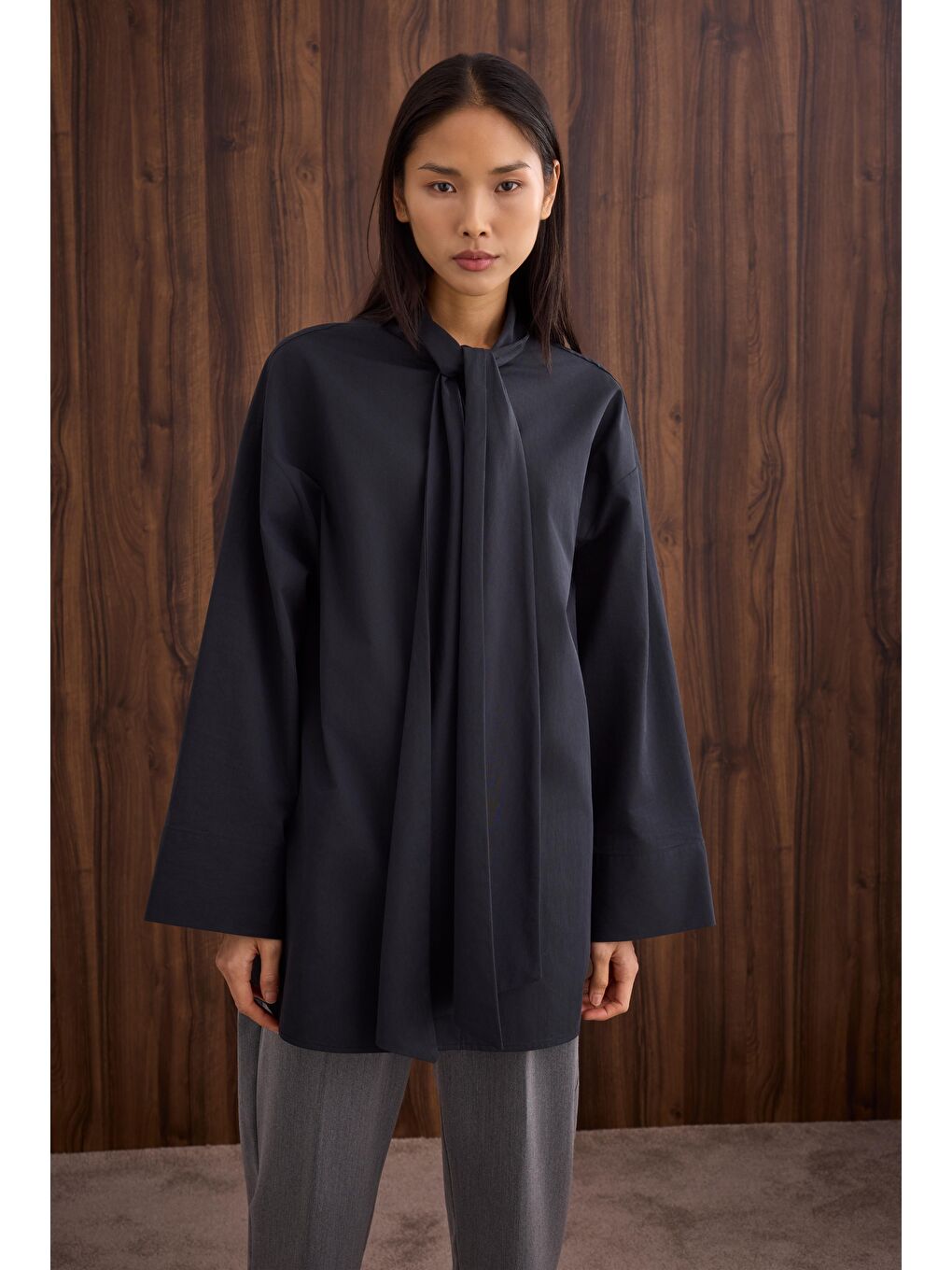 Fiyonk Detaylı Gömlek Siyah-1