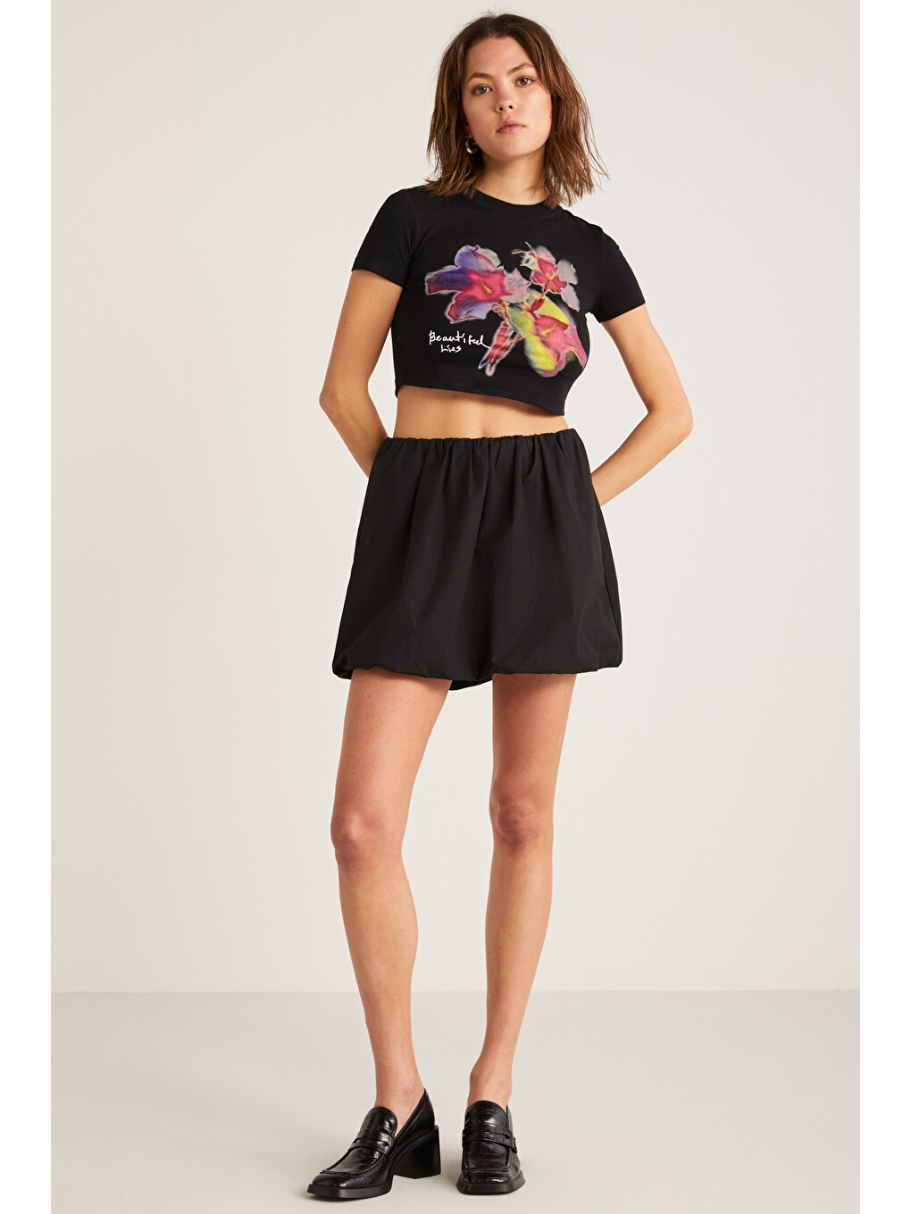 Jess Kadın Çiçek Baskı Detaylı Kısa Kollu Bisiklet Yaka Crop Siyah T-shirt-3