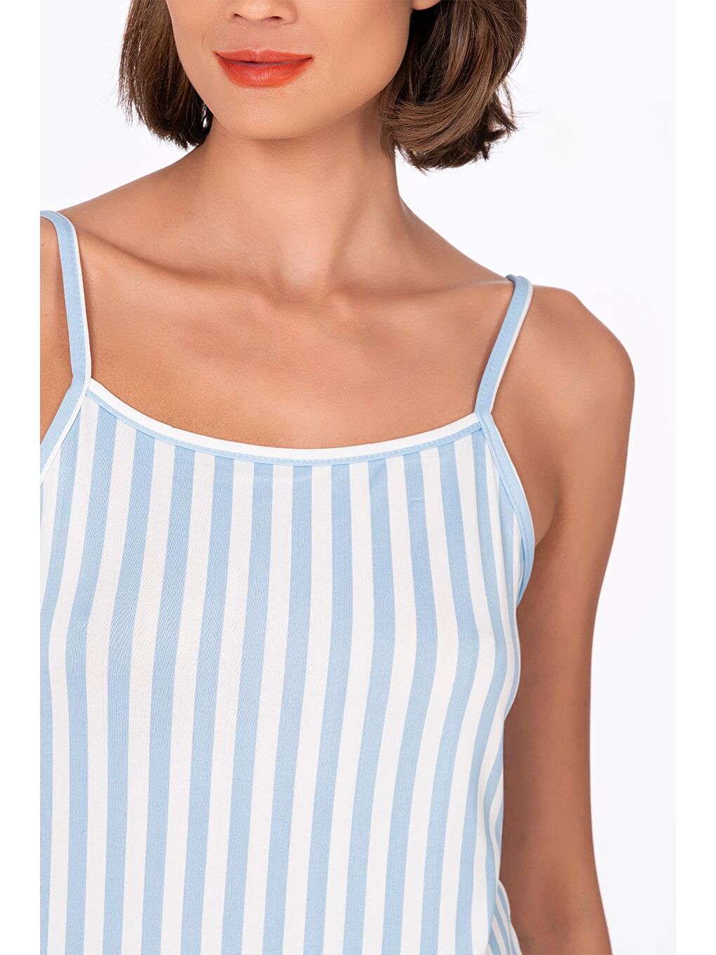 Kadın Mavi Çizgili İp Askılı Şortlu Pijama Takımı-1