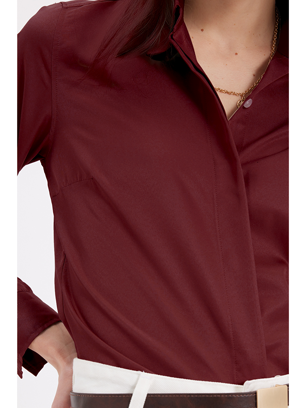 Kadın Slim Fit Dar Kesim Vucüda Oturan Uzun Kollu Gizli Düğme Detaylı Bordo Basic Gömlek-4