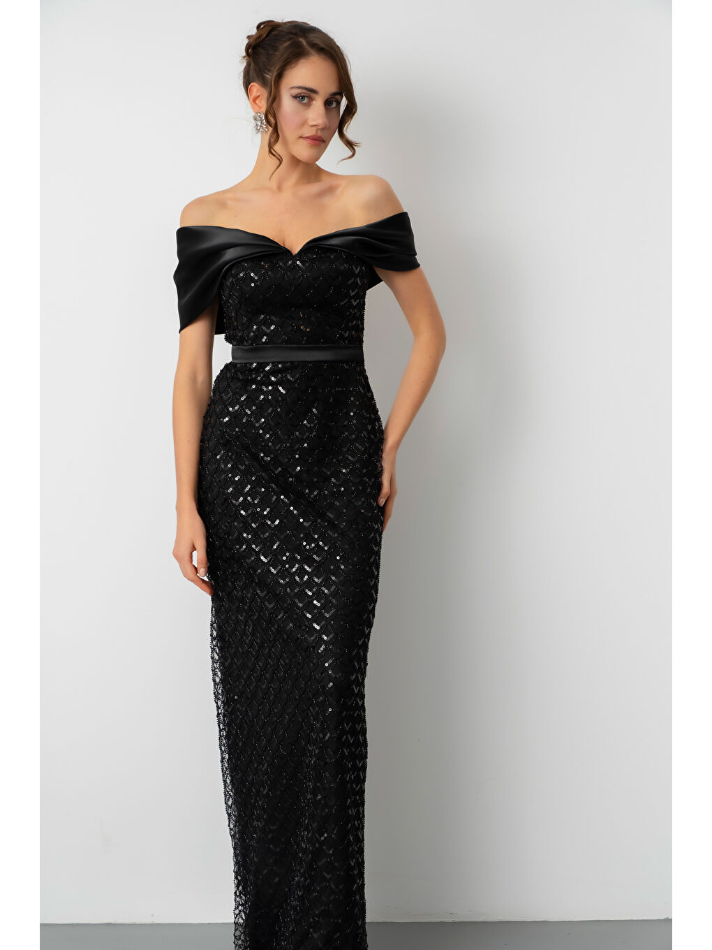 Kadın Siyah Yaka Organze Detay Pul Payetli Uzun Abiye Elibse-1