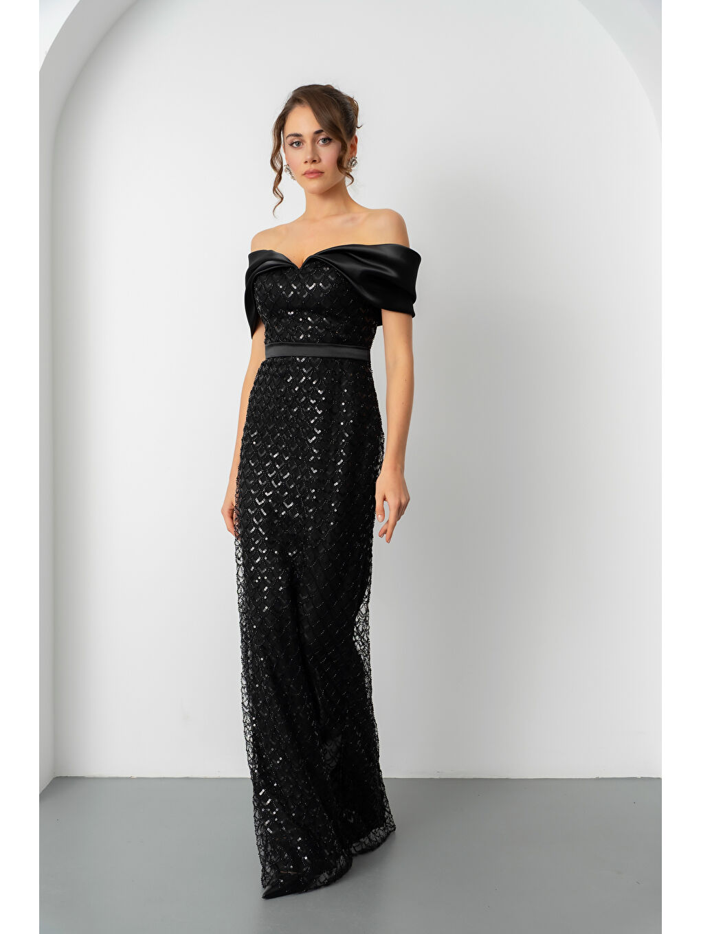 Kadın Siyah Yaka Organze Detay Pul Payetli Uzun Abiye Elibse-2