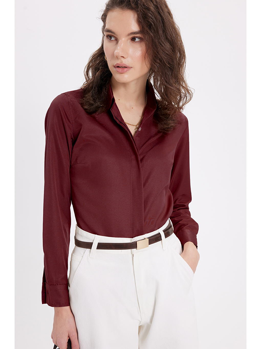 Kadın Slim Fit Dar Kesim Vucüda Oturan Uzun Kollu Gizli Düğme Detaylı Bordo Basic Gömlek-7