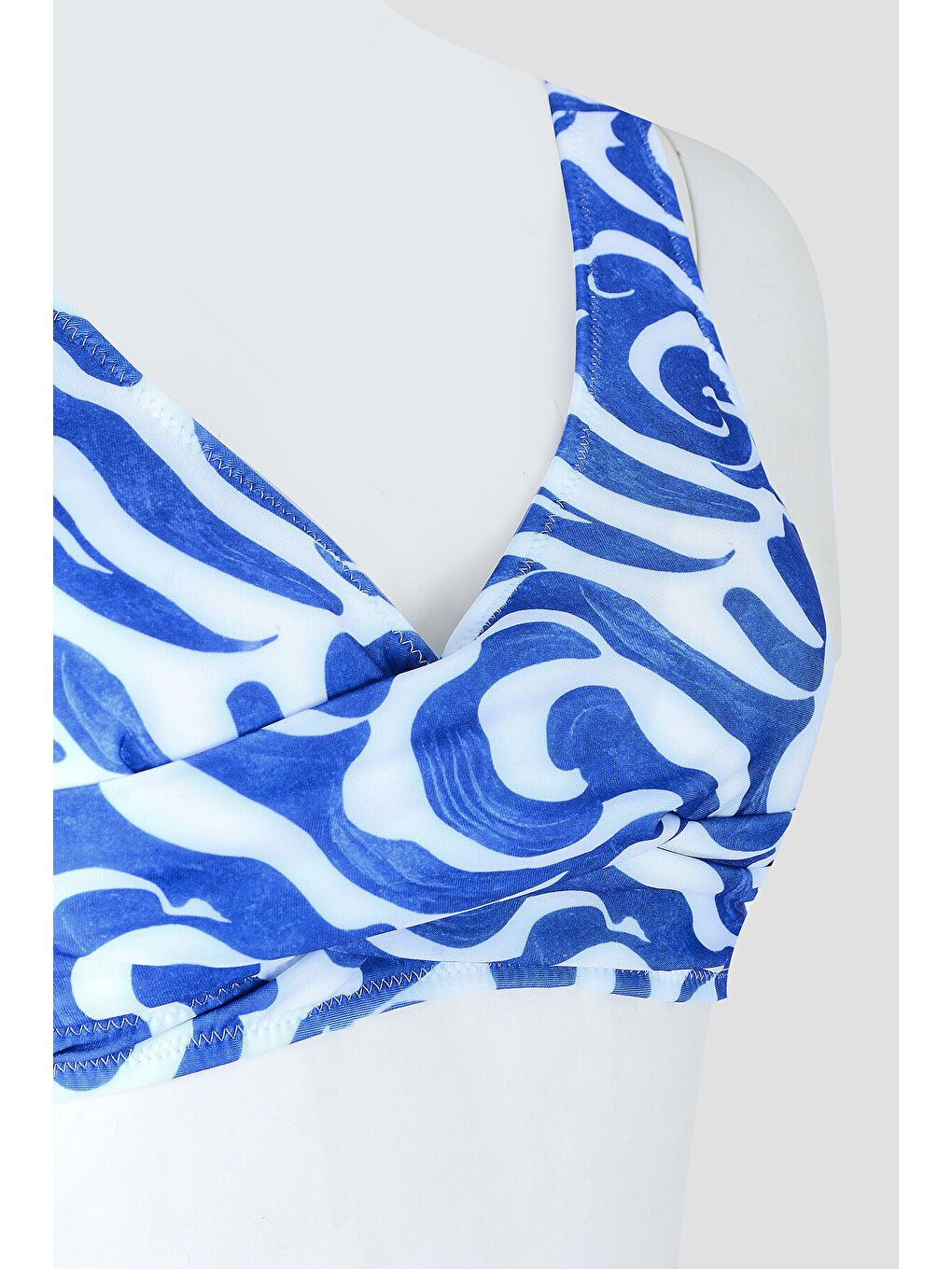 Lacivert Beyaz Önü Burgulu Sırttan Bağlamalı Tek Üst Bikini-1