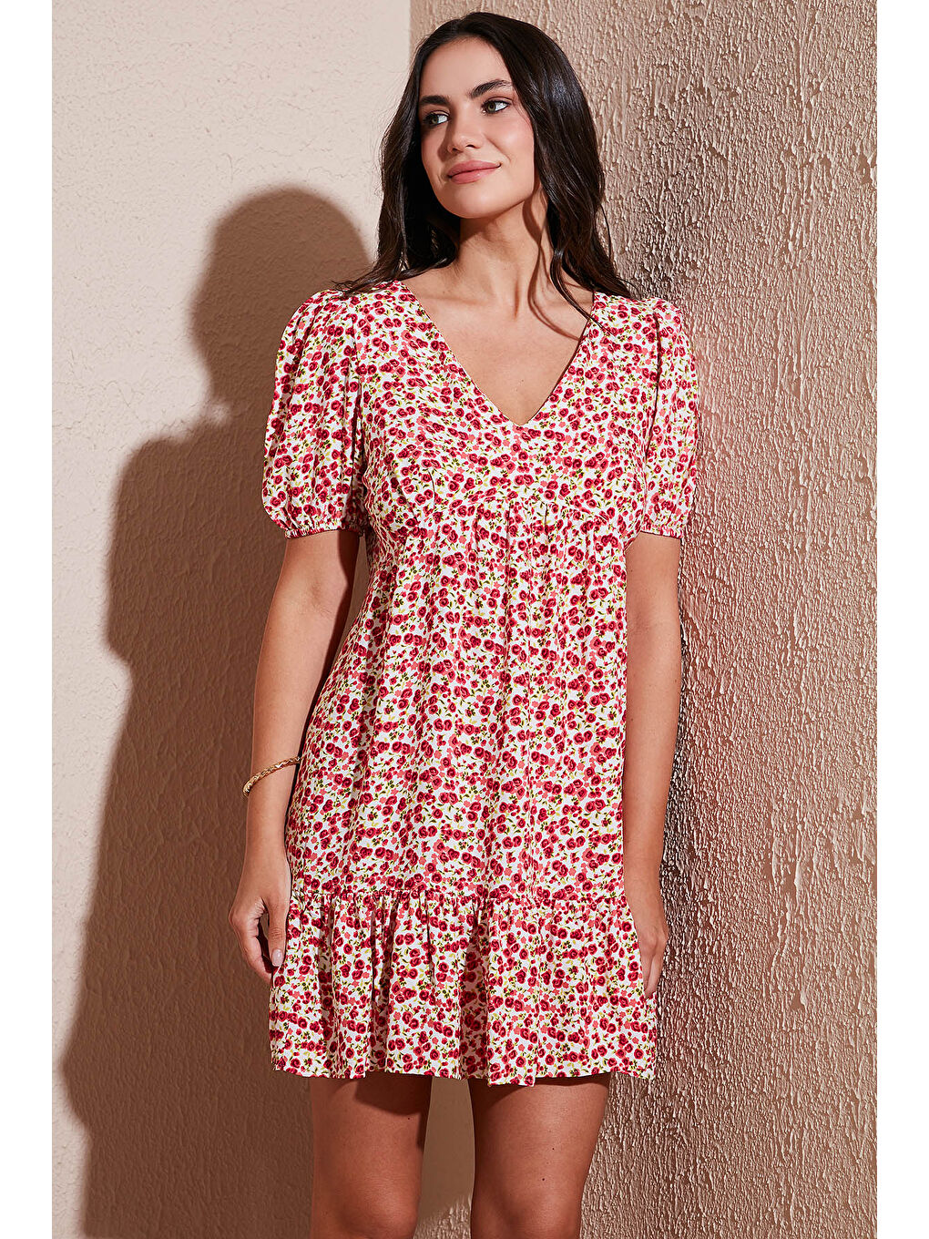 Pembe Regular Fit V Yaka Balon Kol Desenli Mini Kadın Elbise 67810045-1