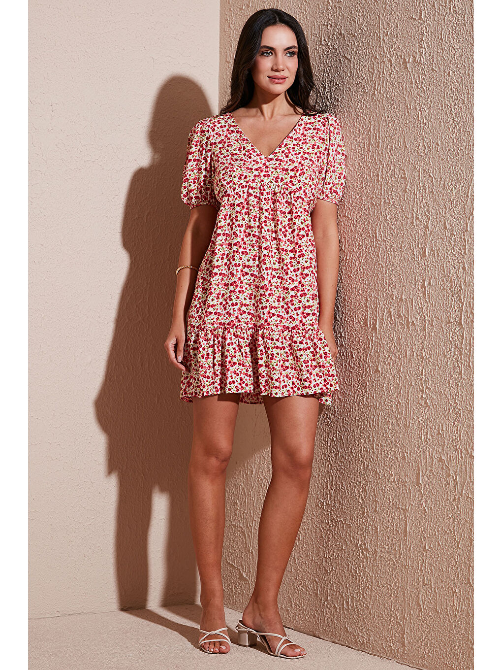 Pembe Regular Fit V Yaka Balon Kol Desenli Mini Kadın Elbise 67810045-3