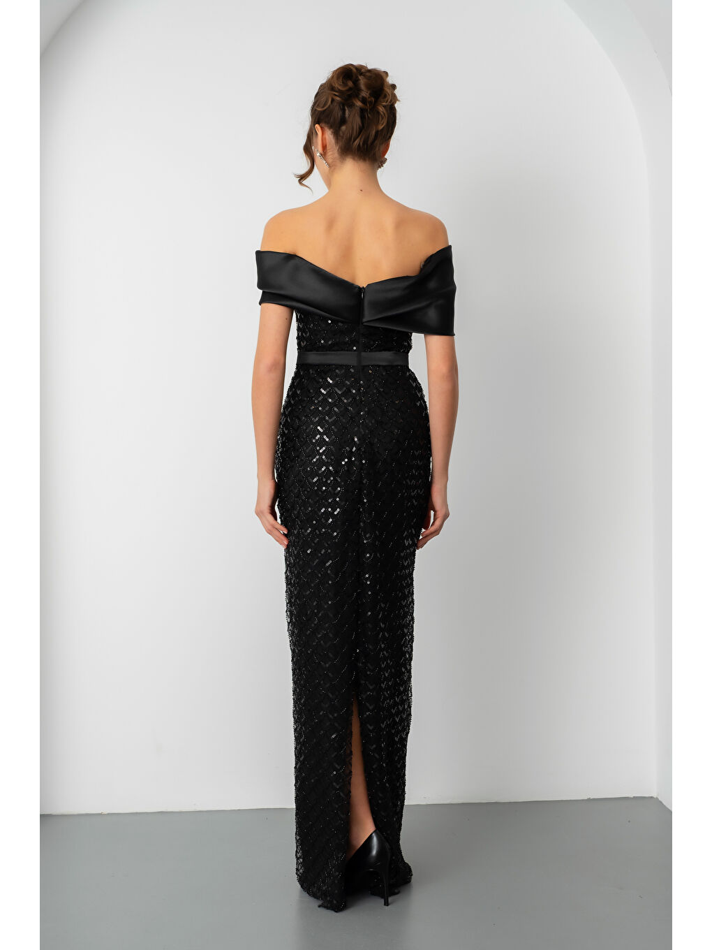 Kadın Siyah Yaka Organze Detay Pul Payetli Uzun Abiye Elibse-5