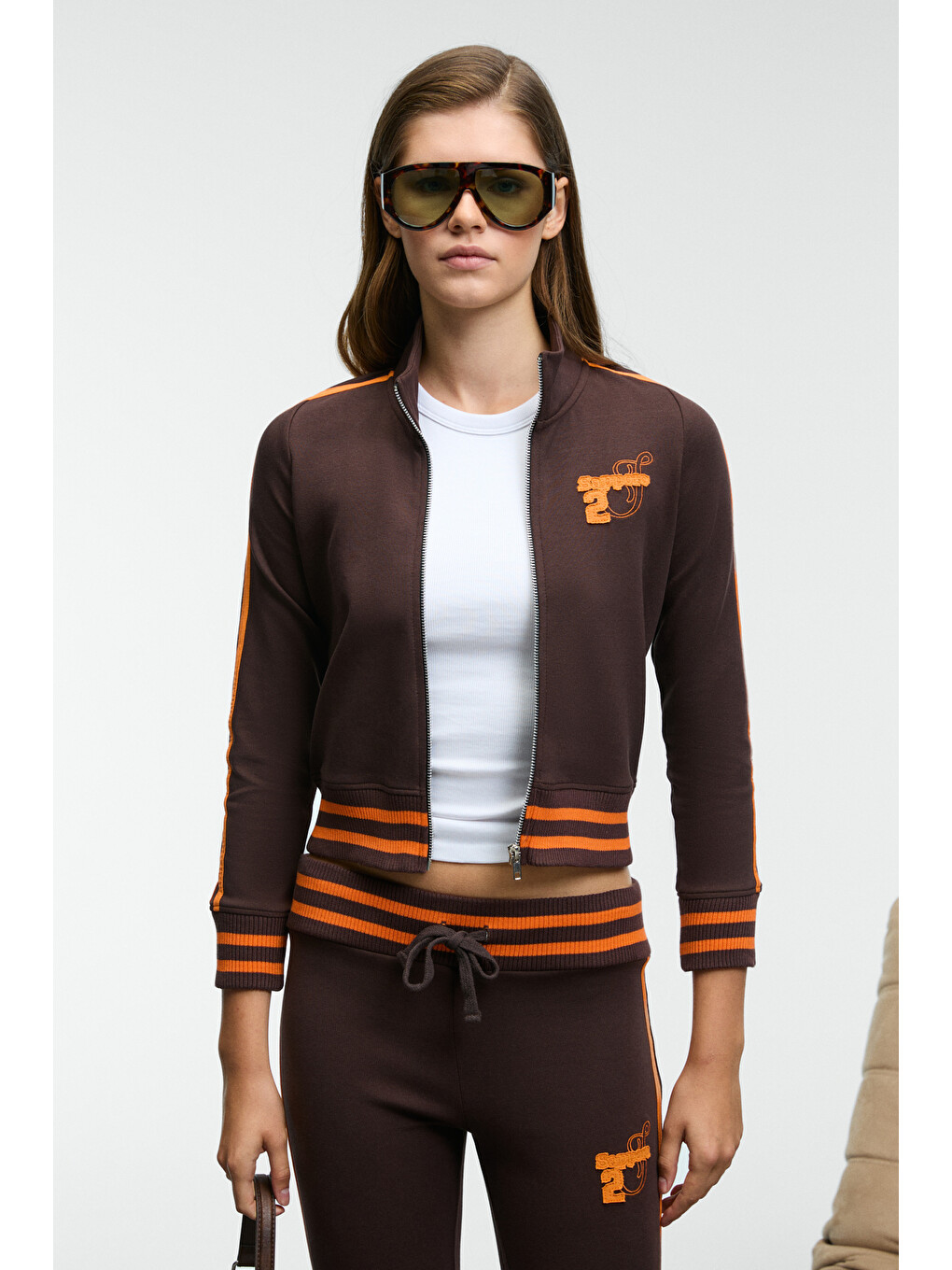 Talysse Kadın Fermuarlı Dik Yakalı Etek Ucu Manşetli Trikolu Kahverengi Sweatshirt-1