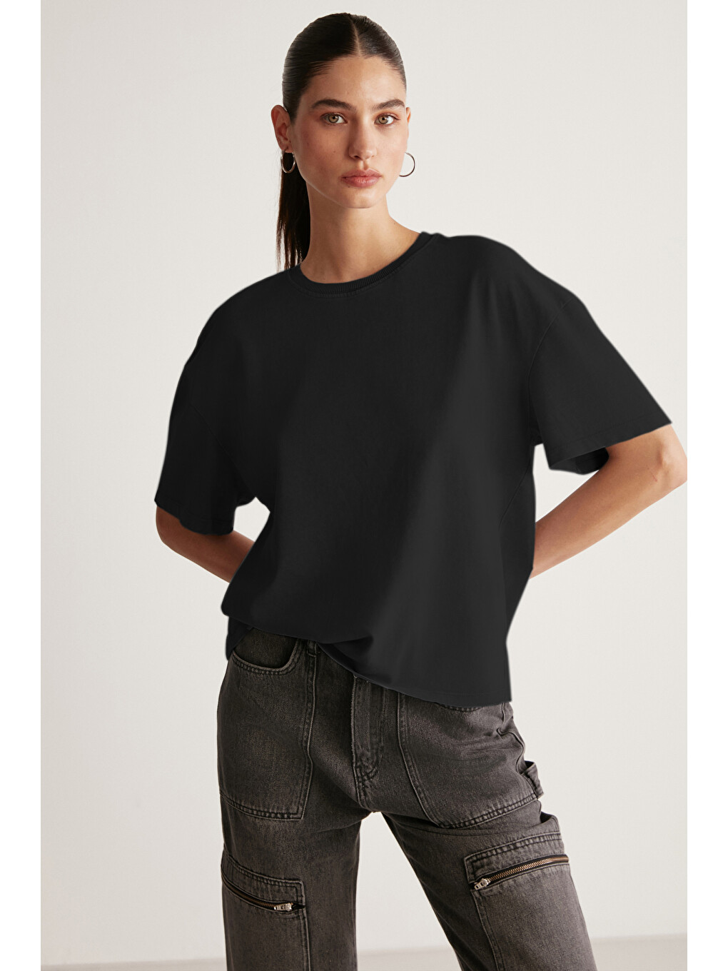 Siyah Jemmy Kadın %100 Organik Pamuk Relaxed Fit Yırtmaçlı Yuvarlak Yakalı SİYAH T-Shirt-1
