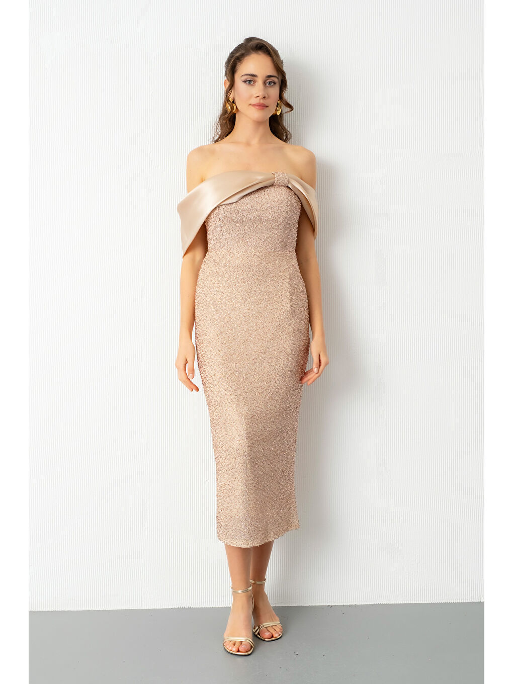 Kadın Bej Yaka Detay Boncuklu Midi Söz Nişan Abiye Elbise