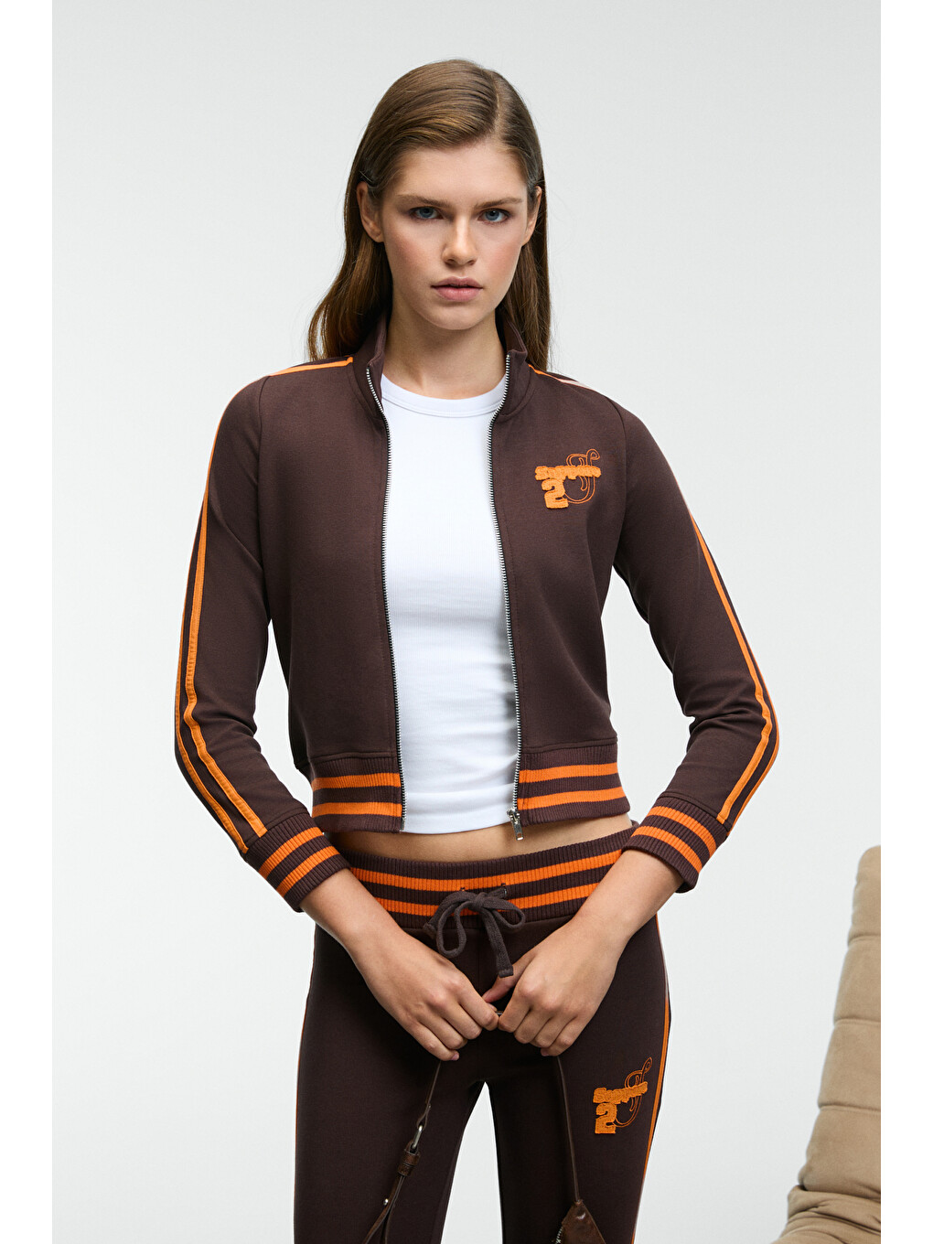Talysse Kadın Fermuarlı Dik Yakalı Etek Ucu Manşetli Trikolu Kahverengi Sweatshirt-2