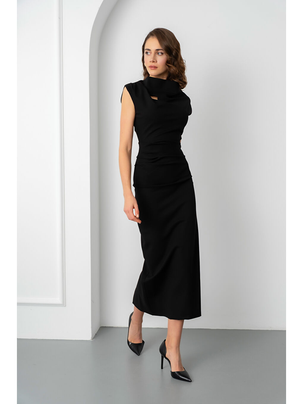 Kadın Siyah Yaka Detay Midi Davet Elbisesi-1