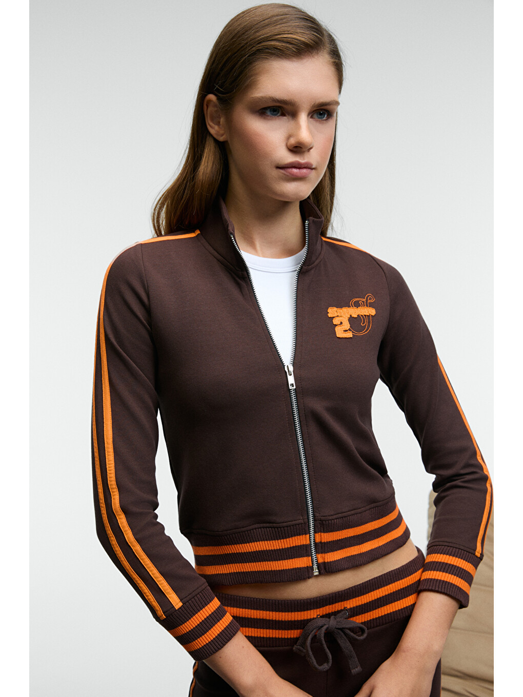 Talysse Kadın Fermuarlı Dik Yakalı Etek Ucu Manşetli Trikolu Kahverengi Sweatshirt-3