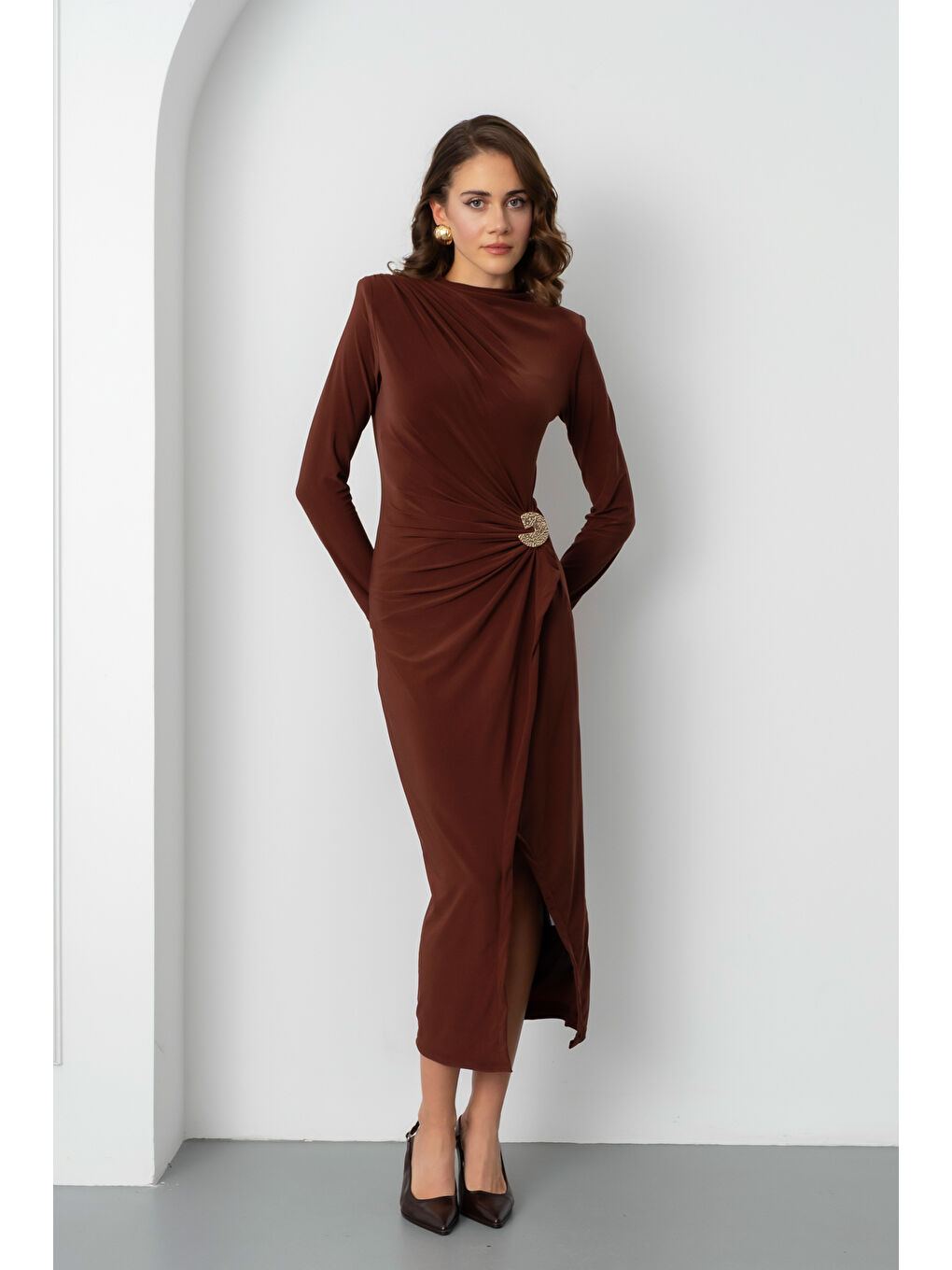 Kadın Kahverengi Aksesuar Detay Midi Elbise-1