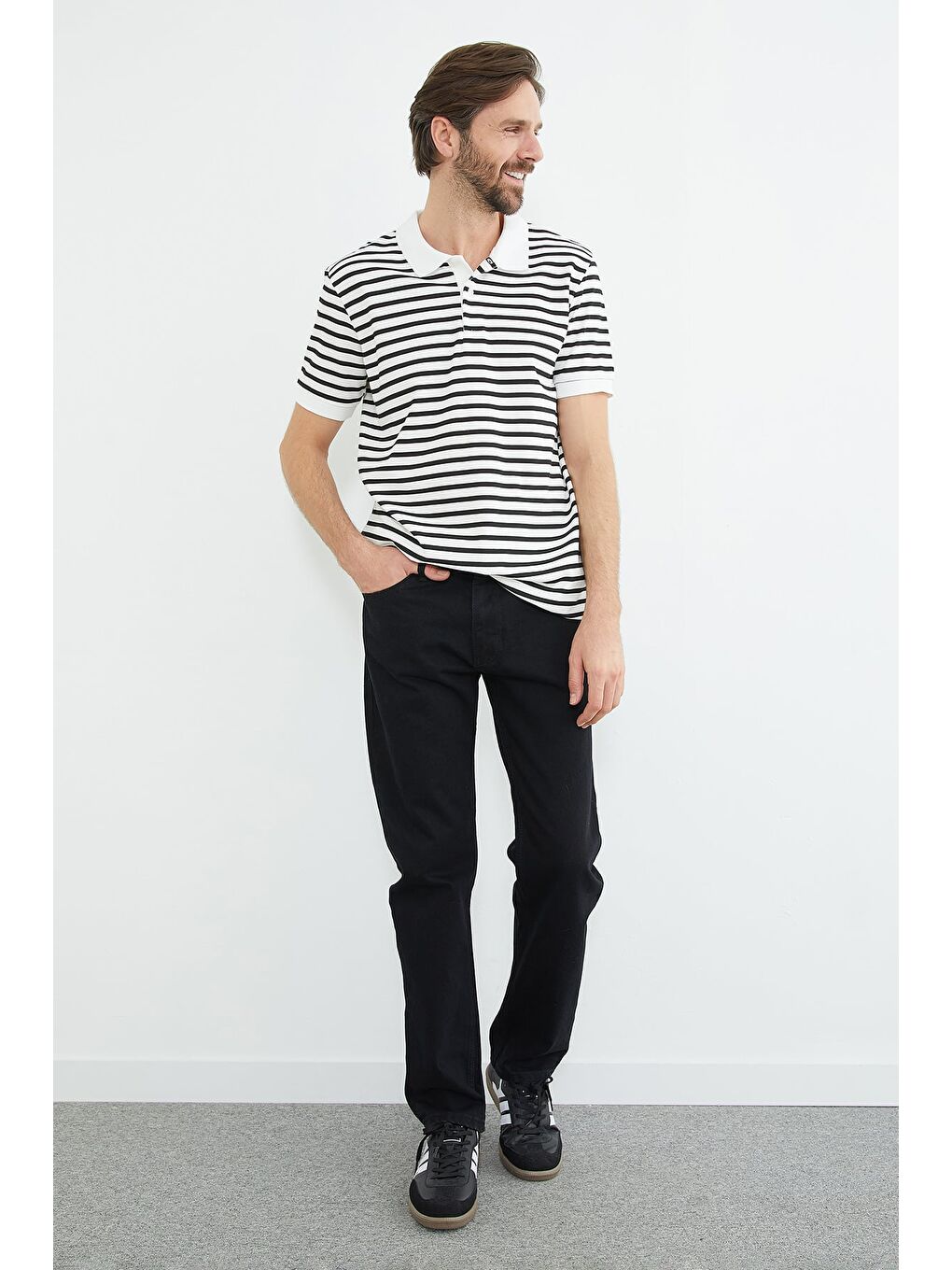 Siyah Çizgili Polo Yaka Yarım Düğmeli Tişört-2